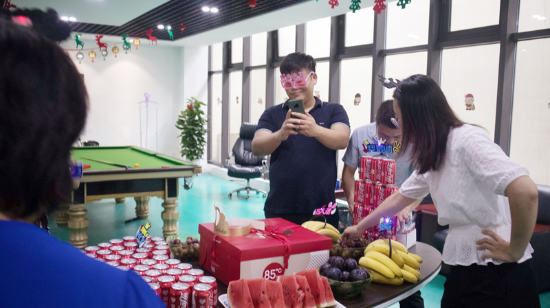 八月集體生日會 | 與久違的祝?；馃嵯嘧?  src="/uploads/allimg/210903/1-210Z314195H28.jpg" /></p>
<p><img alt=