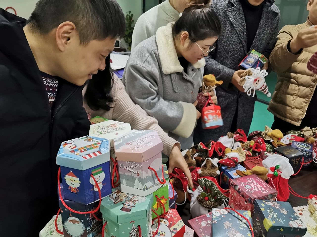 圣誕主題生日趴 | 濃情暖意平安夜，誕愿有你共前行