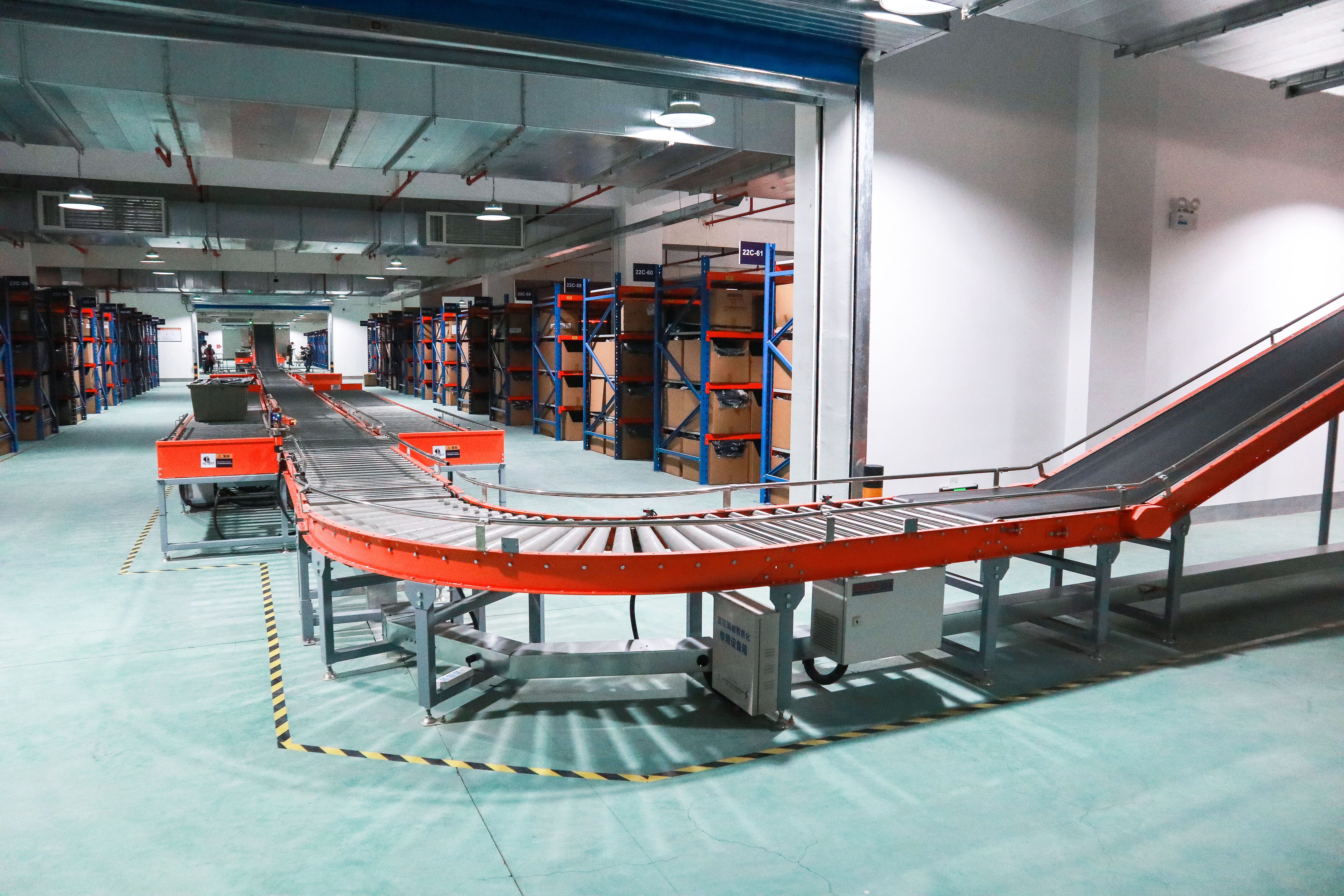 案例新聞 | 官宣！雅鹿物流中心自動(dòng)化揀選輸送項(xiàng)目完工驗(yàn)收！