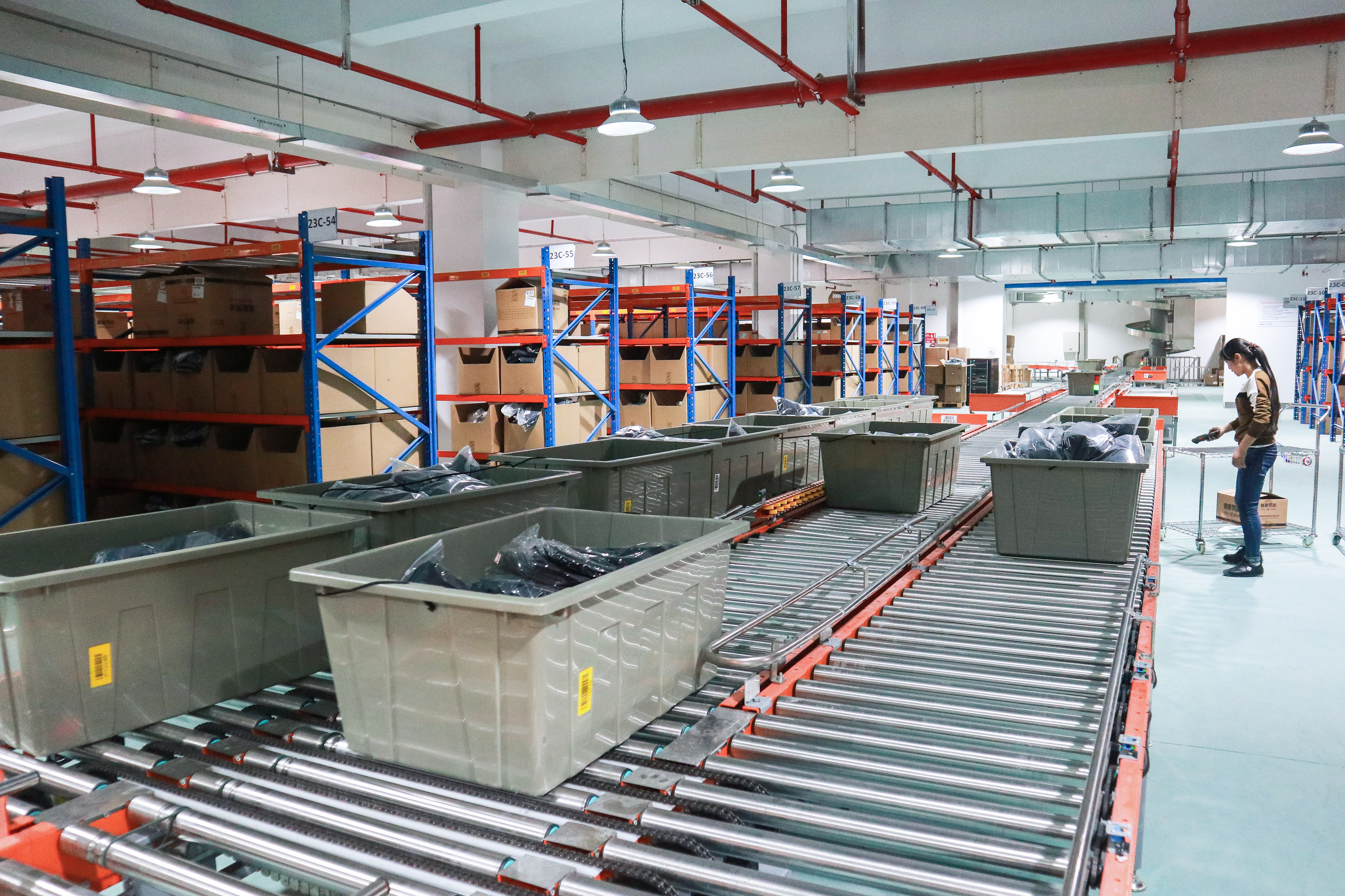 案例新聞 | 官宣！雅鹿物流中心自動(dòng)化揀選輸送項(xiàng)目完工驗(yàn)收！