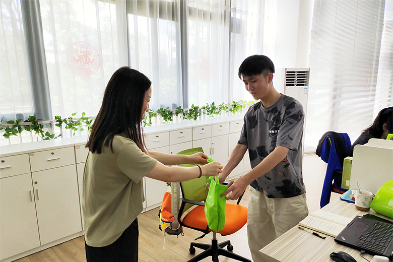 夏送清涼，情系一線｜致高溫下堅(jiān)守崗位的一線員工