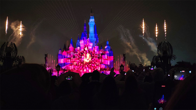 Happy Women’s Day | 歡度三八節(jié)，我們相約上海迪士尼樂園