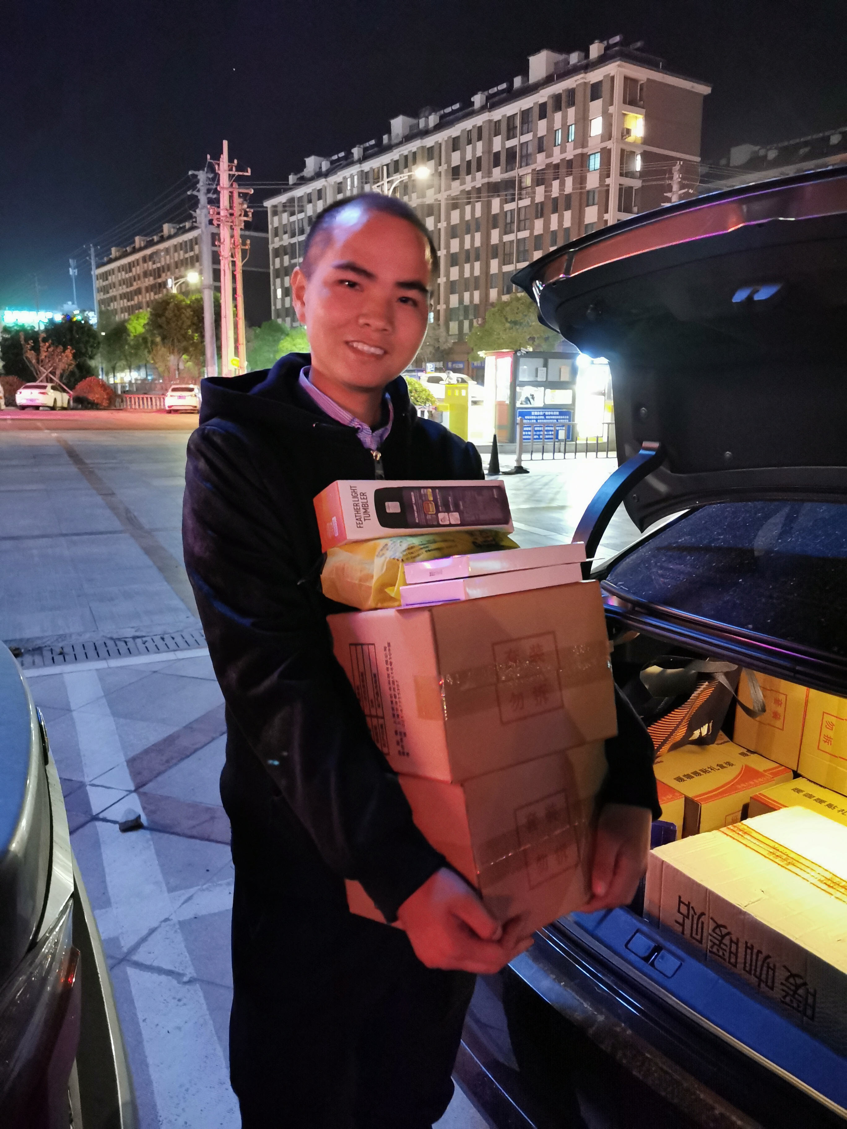 11月中旬，寶開工會(huì)組織開展“走一線、送溫暖”關(guān)愛員工暖冬行動(dòng)。