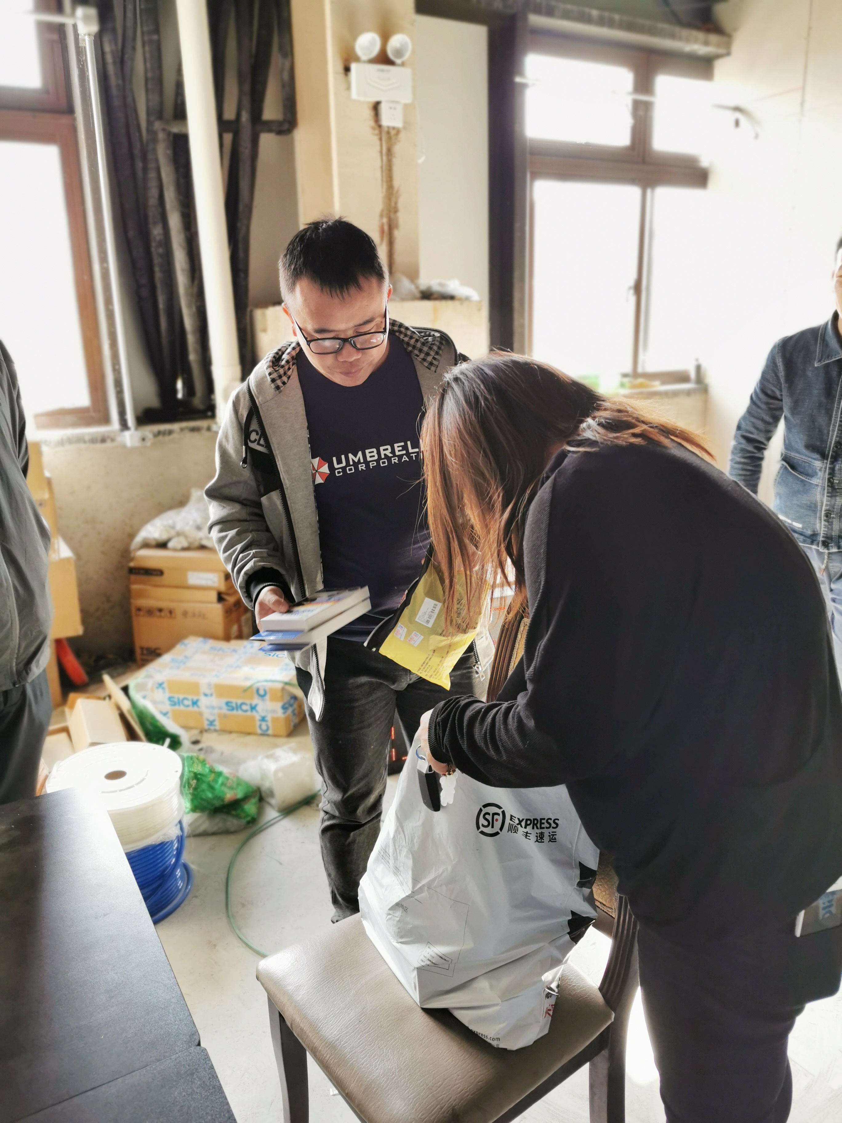 11月中旬，寶開工會(huì)組織開展“走一線、送溫暖”關(guān)愛員工暖冬行動(dòng)。