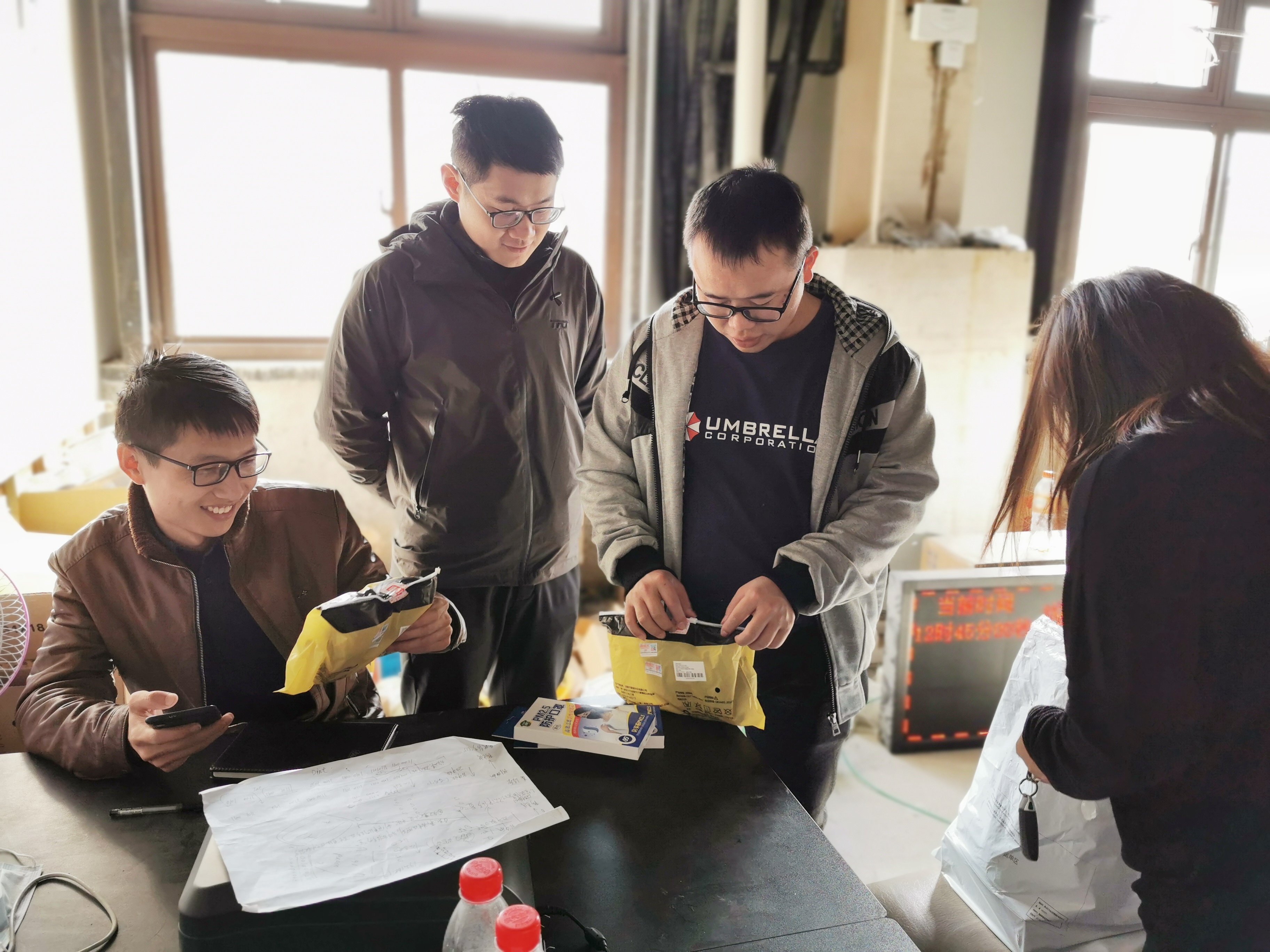 11月中旬，寶開工會(huì)組織開展“走一線、送溫暖”關(guān)愛員工暖冬行動(dòng)。