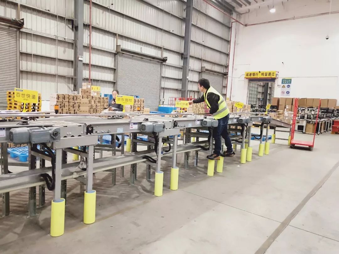 11月中旬，寶開工會(huì)組織開展“走一線、送溫暖”關(guān)愛員工暖冬行動(dòng)。