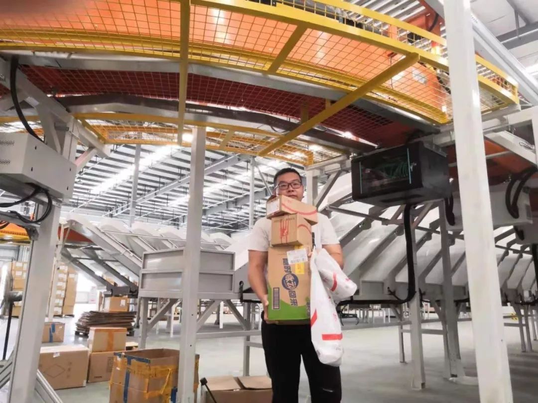 夏送清涼，集體慶生，慰問(wèn)一線 | 致我們的一線伙伴：辛苦了！