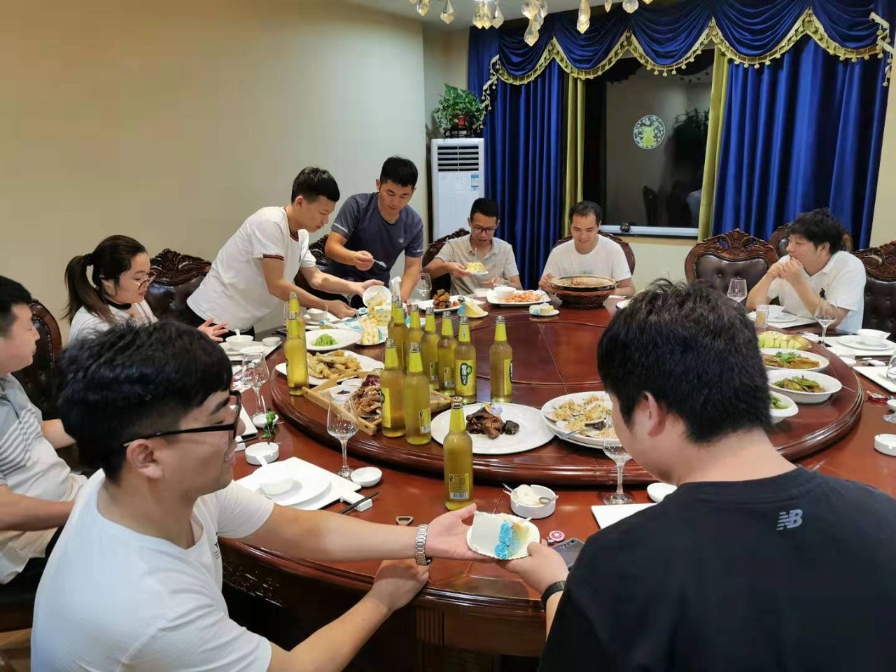 夏送清涼，集體慶生，慰問(wèn)一線 | 致我們的一線伙伴：辛苦了！